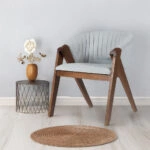 Καρέκλα VOLK PLUS  καρυδί ξύλο με γκρι ύφασμα (49x49x70)cm