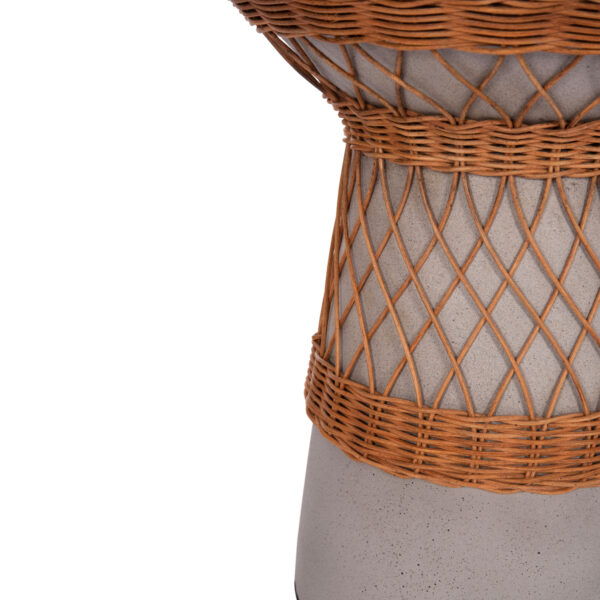 ΒΟΗΘΗΤΙΚΟ ΤΡΑΠΕΖΙ ΣΤΡΟΓΓΥΛΟ DELIA HM18167.03 FIBER CEMENT ΓΚΡΙ & RATTAN Φ40x45Υεκ