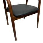 Πολυθρόνα Hogie rubberwood καρυδί- μαύρο pu μαξιλάρι 61x60x76εκ