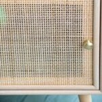 Κομοδίνο ξύλινο  με 1 συρτάρι και 1 ντουλάπι φυσικού χρώματος 42 X 34.5 X 71cm