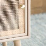 Κομοδίνο ξύλινο  με 1 συρτάρι και 1 ντουλάπι φυσικού χρώματος 42 X 34.5 X 71cm