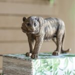Artekko Animal Μπρονζέ Επιτραπέζια Διακοσμητική Τίγρη Ρητίνης (29x9x14.5)cm