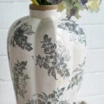 Artekko Aging Λευκό Κεραμικό Βάζο με Γκρι Λουλούδια (20.5x20.5x34.5)cm