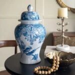 Artekko Melania Διακοσμητικό Δοχείο Βάζο με Καπάκι Πορσελάνης σε Άσπρο με Μπλε (21x21x29.5)cm