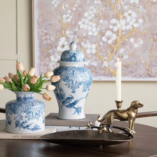 Artekko Melania Διακοσμητικό Δοχείο Βάζο με Καπάκι Πορσελάνης σε Άσπρο με Μπλε (21x21x29.5)cm