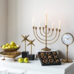 Artekko Trophy Χρυσό Μεταλλικό Επιτραπέζιο Διακοσμητικό σε Μαύρη Βάση (7x7x28.5)cm