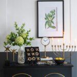 Artekko Trophy Χρυσό Μεταλλικό Επιτραπέζιο Διακοσμητικό σε Μαύρη Βάση (7x7x28.5)cm