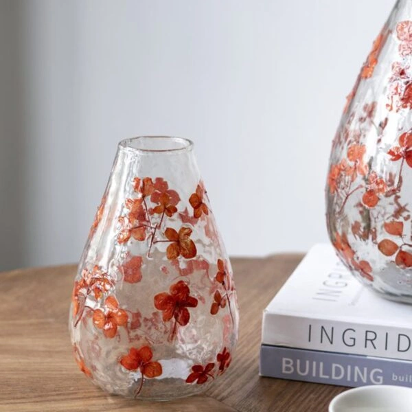 Artekko Aphelios Διάφανο Γυάλινο Βάζο με Πορτοκαλί Λουλούδια (12.5x12.5x18)cm