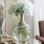 Artekko Aphelios Διάφανο Γυάλινο Βάζο Διακοσμημένο με Πράσινα Λουλούδια (20x20x28)cm