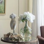 Artekko Aphelios Διάφανο Γυάλινο Βάζο Διακοσμημένο με Πράσινα Λουλούδια (20x20x28)cm