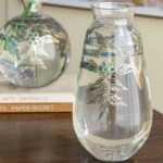 Artekko Aphelios Διάφανο Γυάλινο Βάζο Διακοσμημένο με Μπλε Λουλούδια (16.5x16.5x32)cm