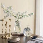 Artekko Aphelios Διάφανο Γυάλινο Βάζο Διακοσμημένο με Μπλε Λουλούδια (16.5x16.5x32)cm