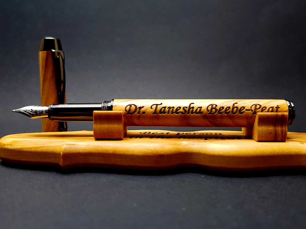 Χειροποίητη πένα γραφής από ξύλο ελιάς