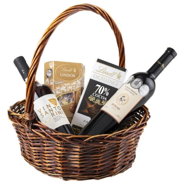 Καλάθι δώρου με κρασιά και σοκολάτες