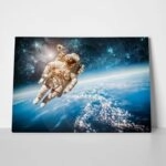 Πινακας σε καμβά ASTRONAUT OVER EARTH