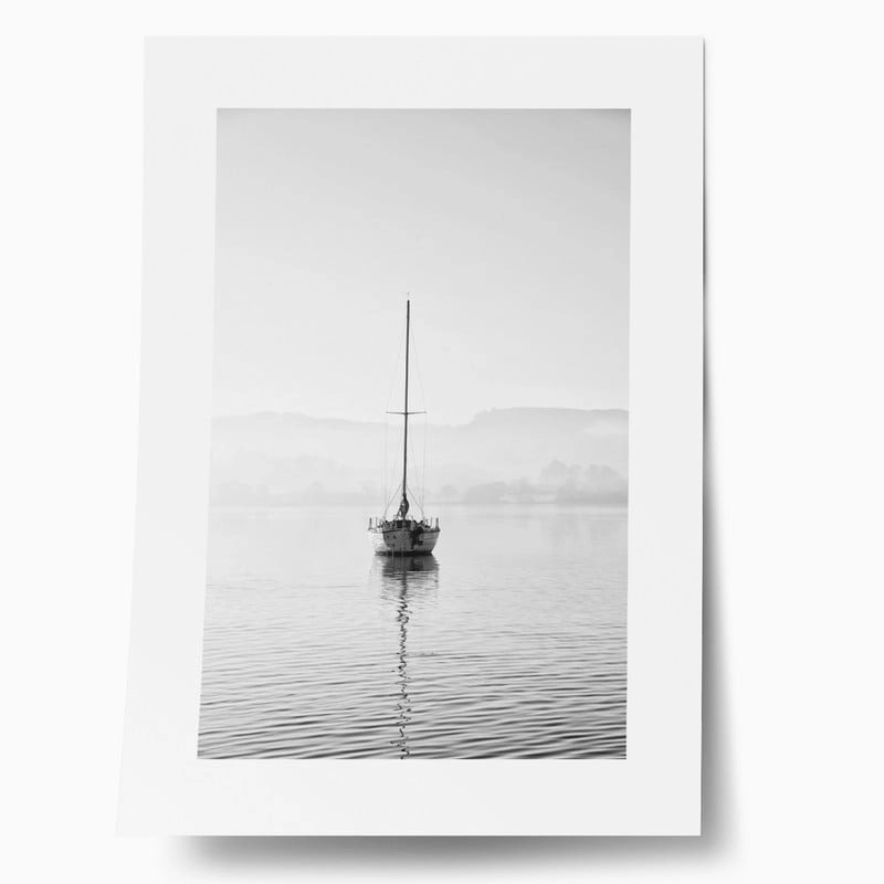 Πόστερ SAILING YACHT IN CALM LAKE