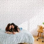 Αυτοκόλλητη Ταπετσαρία τοίχου BLACK DOTS