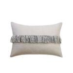 TASSEL ΔΙΑΚΟΣΜΗΤΙΚΟ ΜΑΞΙΛΑΡΙ 60x40cm ΥΦΑΣΜΑ ΛΕΥΚΟ ΓΚΡΙ