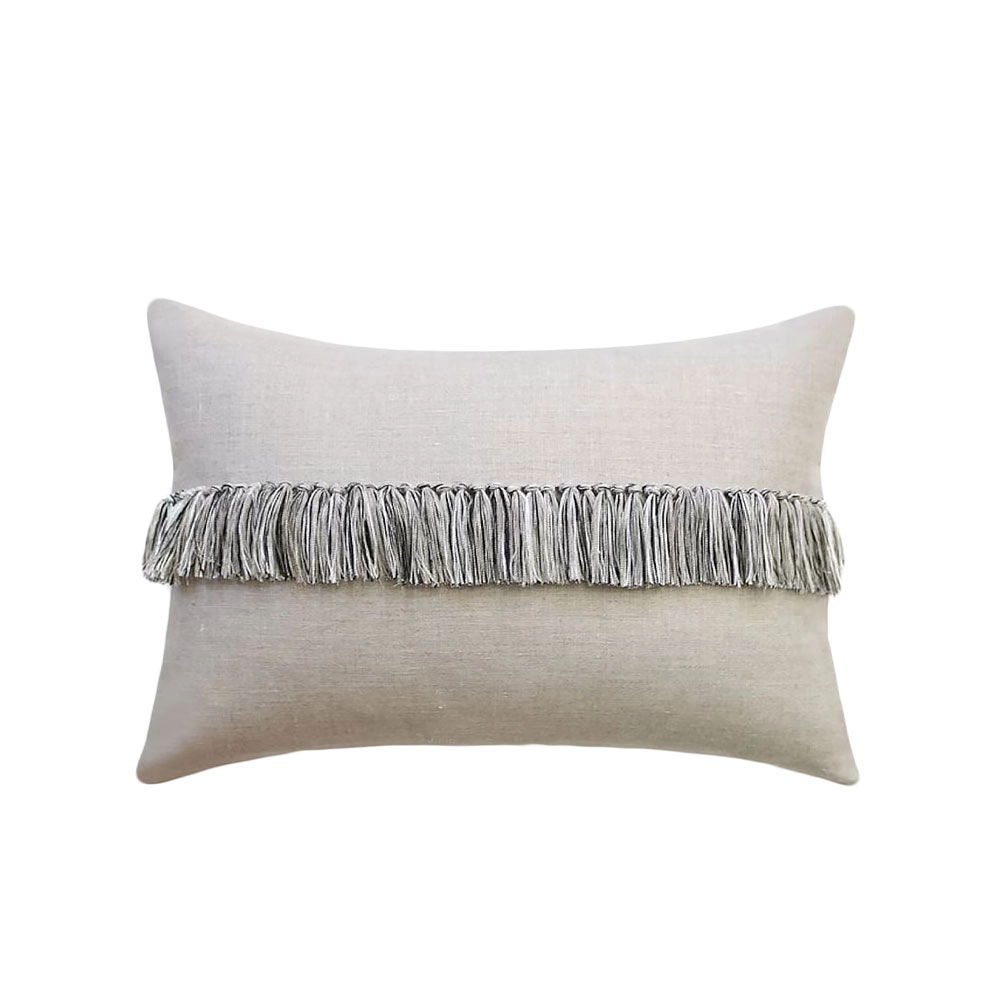 TASSEL ΔΙΑΚΟΣΜΗΤΙΚΟ ΜΑΞΙΛΑΡΙ 60x40cm ΥΦΑΣΜΑ ΛΕΥΚΟ ΓΚΡΙ