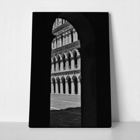 Πίνακας σε Καμβά BLACK AND WHITE ARCHITECTURAL ARCHWAY - Πολεις και Αρχιτεκτονικη
