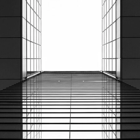 Πίνακας σε Καμβά BLACK AND WHITE ARCHITECTURAL BUILDING MIRROR - Πολεις και Αρχιτεκτονικη Sticky 5