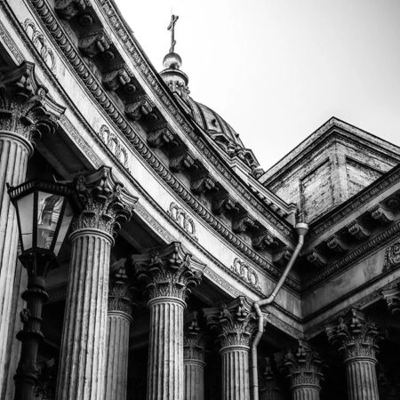 Πίνακας σε Καμβά BLACK AND WHITE ARCHITECTURAL CATHEDRAL - Πολεις και Αρχιτεκτονικη Sticky 5