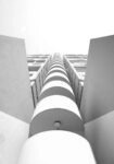 Πίνακας σε Καμβά BLACK AND WHITE ARCHITECTURAL CIRCULAR BALCONIES