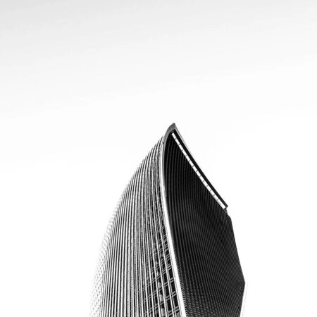 Πίνακας σε Καμβά BLACK AND WHITE ARCHITECTURAL CONCAVE TOWER - Πολεις και Αρχιτεκτονικη Sticky 5