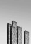 Πίνακας σε Καμβά BLACK AND WHITE ARCHITECTURAL CONCRETE APARTMENT BUILDING