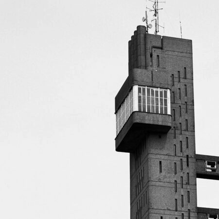 Πίνακας σε Καμβά BLACK AND WHITE ARCHITECTURAL CONCRETE AUDIO TOWER - Πολεις και Αρχιτεκτονικη Sticky 5