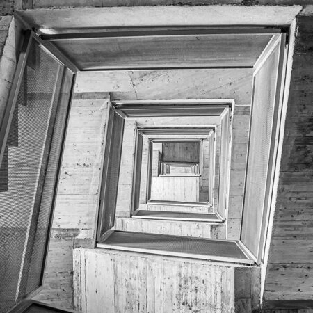 Πίνακας σε Καμβά BLACK AND WHITE ARCHITECTURAL CONCRETE STAIRCASE 3 - Πολεις και Αρχιτεκτονικη Sticky 5