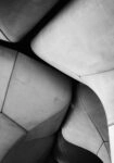 Πίνακας σε Καμβά BLACK AND WHITE ARCHITECTURAL CONCRETE TULIP