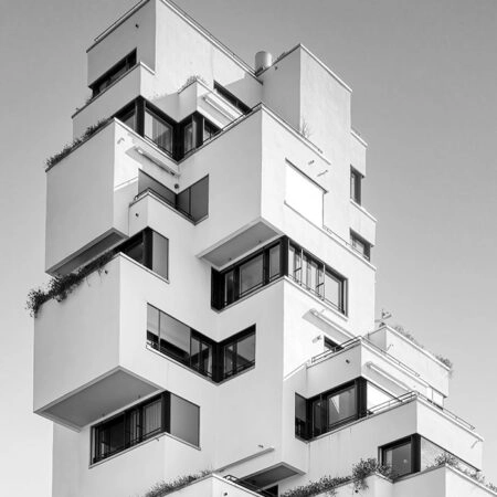 Πίνακας σε Καμβά BLACK AND WHITE ARCHITECTURAL CUBE APARTMENTS - Πολεις και Αρχιτεκτονικη Sticky 5