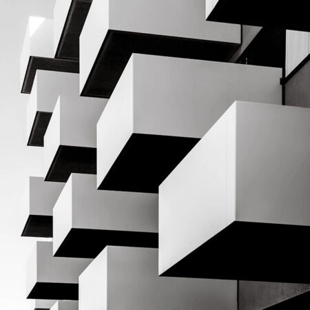 Πίνακας σε Καμβά BLACK AND WHITE ARCHITECTURAL CUBE BALCONIES - Πολεις και Αρχιτεκτονικη Sticky 5