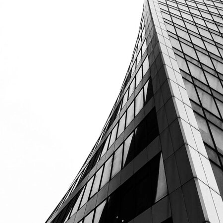 Πίνακας σε Καμβά BLACK AND WHITE ARCHITECTURAL CURVED FACADE 2 - Πολεις και Αρχιτεκτονικη Sticky 5