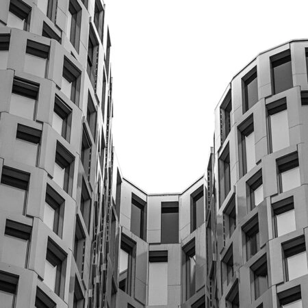 Πίνακας σε Καμβά BLACK AND WHITE ARCHITECTURAL CURVED FACADE - Πολεις και Αρχιτεκτονικη Sticky 5