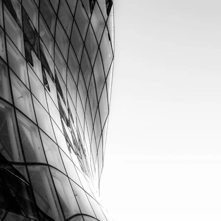 Πίνακας σε Καμβά BLACK AND WHITE ARCHITECTURAL CURVED GLASS BUILDING - Πολεις και Αρχιτεκτονικη Sticky 5