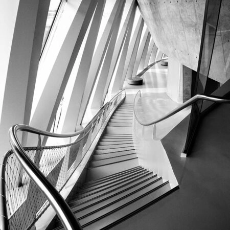 Πίνακας σε Καμβά BLACK AND WHITE ARCHITECTURAL CURVY STAIRCASE - Πολεις και Αρχιτεκτονικη Sticky 5