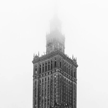 Πίνακας σε Καμβά BLACK AND WHITE ARCHITECTURAL FOGGY TOWER - Πολεις και Αρχιτεκτονικη Sticky 5