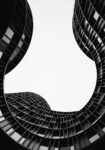 Πίνακας σε Καμβά BLACK AND WHITE ARCHITECTURAL GEOMETRIC CURVED FACADE