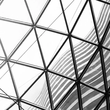 Πίνακας σε Καμβά BLACK AND WHITE ARCHITECTURAL GEOMETRIC STEEL AND GLASS CEILING - Πολεις και Αρχιτεκτονικη Sticky 5
