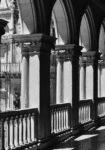 Πίνακας σε Καμβά BLACK AND WHITE ARCHITECTURAL GOTHIC COLUMNS