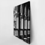 Πίνακας σε Καμβά BLACK AND WHITE ARCHITECTURAL GOTHIC COLUMNS