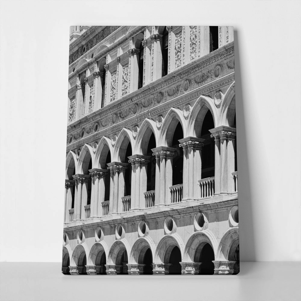 Πίνακας σε Καμβά BLACK AND WHITE ARCHITECTURAL GOTHIC FACADE