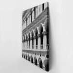 Πίνακας σε Καμβά BLACK AND WHITE ARCHITECTURAL GOTHIC FACADE