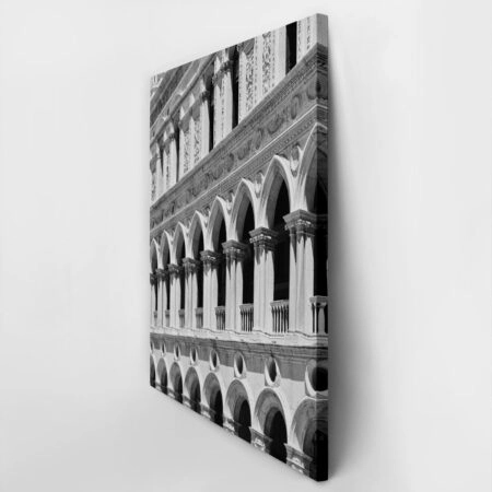 Πίνακας σε Καμβά BLACK AND WHITE ARCHITECTURAL GOTHIC FACADE - Πολεις και Αρχιτεκτονικη Sticky 2