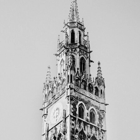 Πίνακας σε Καμβά BLACK AND WHITE ARCHITECTURAL GOTHIC TOWER - Πολεις και Αρχιτεκτονικη Sticky 5