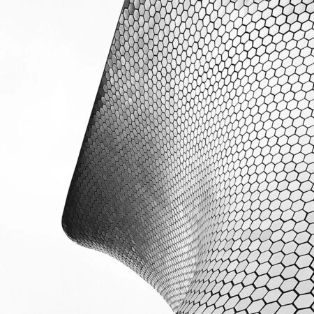 Πίνακας σε Καμβά BLACK AND WHITE ARCHITECTURAL HONEYCOMB FACADE - Πολεις και Αρχιτεκτονικη Sticky 5