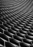Πίνακας σε Καμβά BLACK AND WHITE ARCHITECTURAL HONEYCOMB STRUCTURE 2