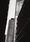 Πίνακας σε Καμβά BLACK AND WHITE ARCHITECTURAL LINES OF SKYSCRAPPERS